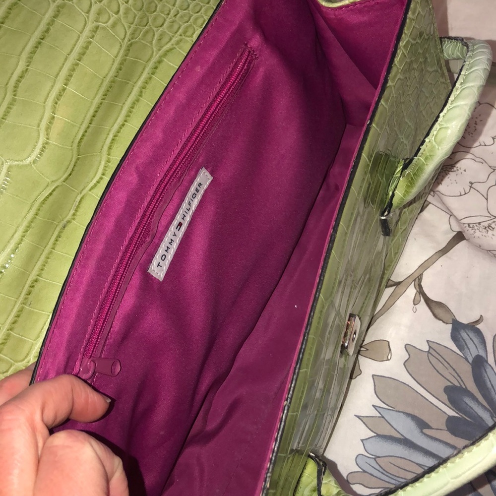 Tommy Hilfiger green purse - Picture 3 of 3